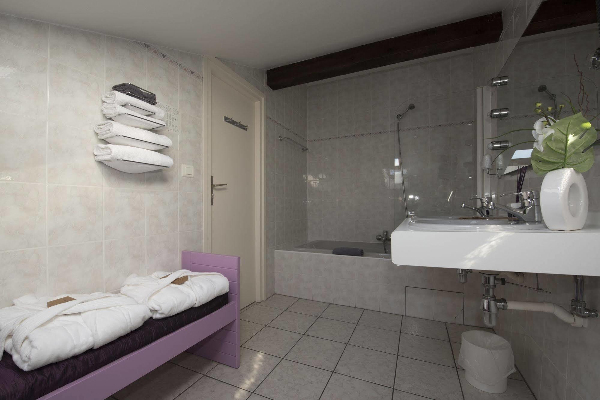 Hotel Le Jura Divonne-les-Bains Exterior photo